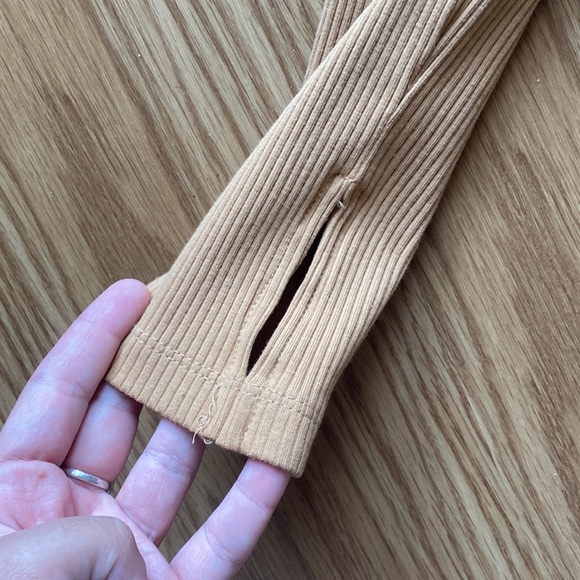 Ribbed turtleneck dress with sleeves and back cut-out, thumb detail - Picture 3 of 4